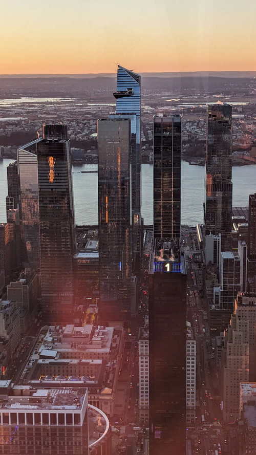 NYC_2024-02-06 17-12-41_PXL_20240206_221241872.LONG_EXPOSURE-02.ORIGINAL